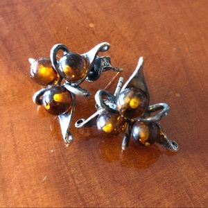 Silver studs with Baltic Amber
